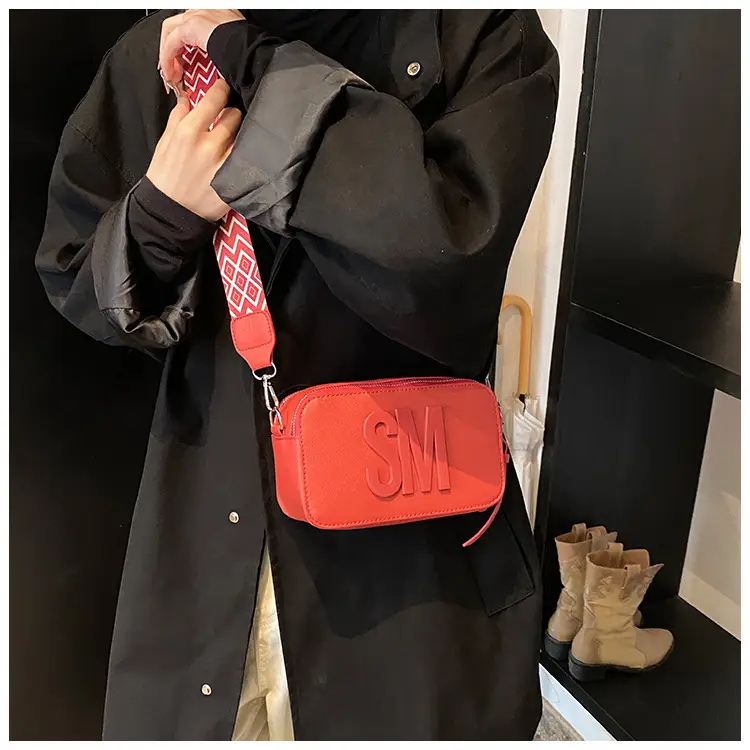 2024 SM Crossbody Bag Women White Square Design — feature 21