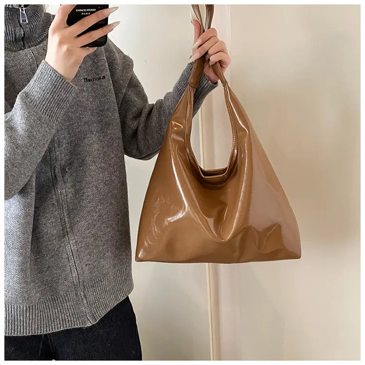 Black Large Capacity Women's Tote Bag 2024 — feature 10
