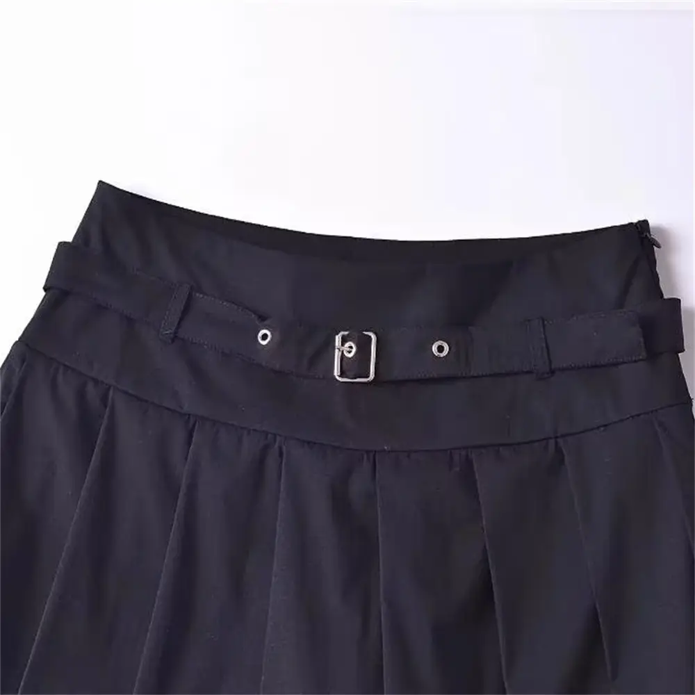 Black Pleated Belted Shorts for Women - Image 4