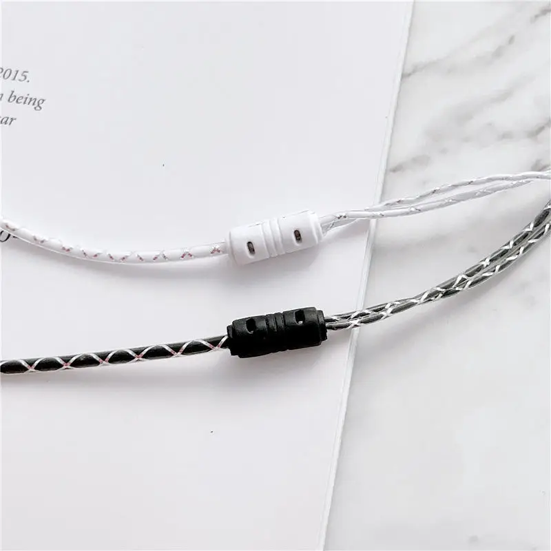 Non-In-Ear Wired Headphones for Live Streaming with Inline Mic