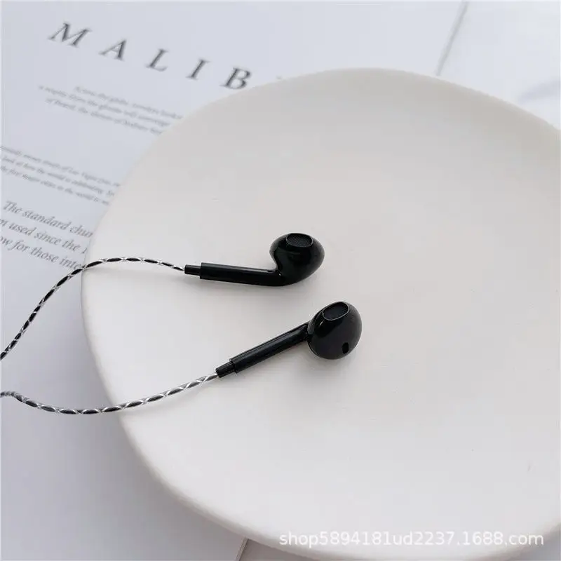 Non-In-Ear Wired Headphones for Live Streaming with Inline Mic — feature 1