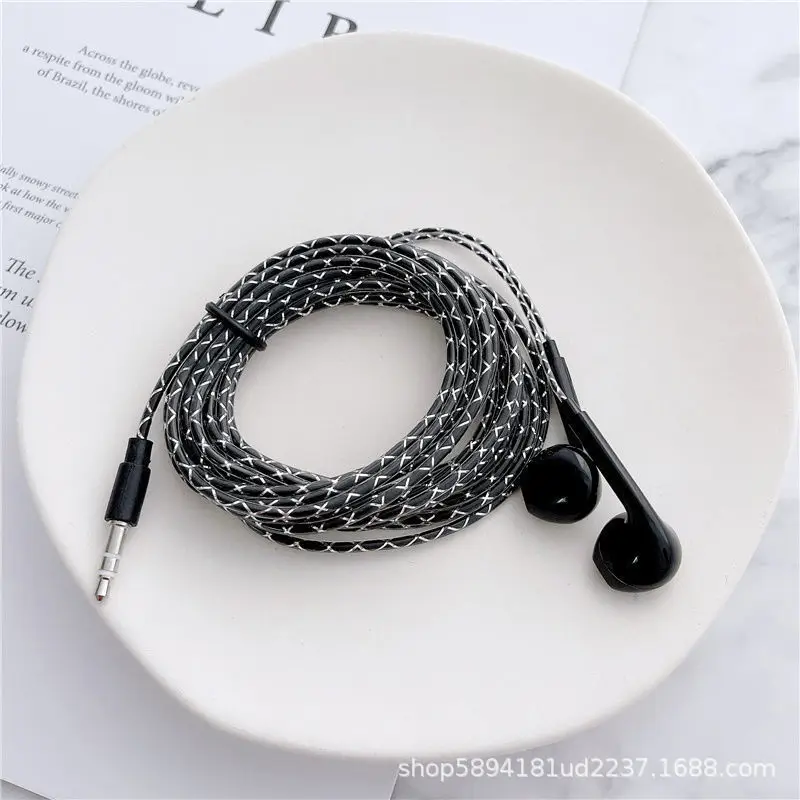 Non-In-Ear Wired Headphones for Live Streaming with Inline Mic — feature 3