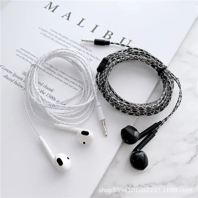 Non-In-Ear Wired Headphones for Live Streaming with Inline Mic — feature 4