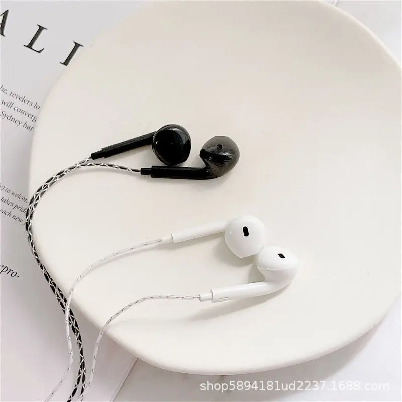 Non-In-Ear Wired Headphones for Live Streaming with Inline Mic — feature 5