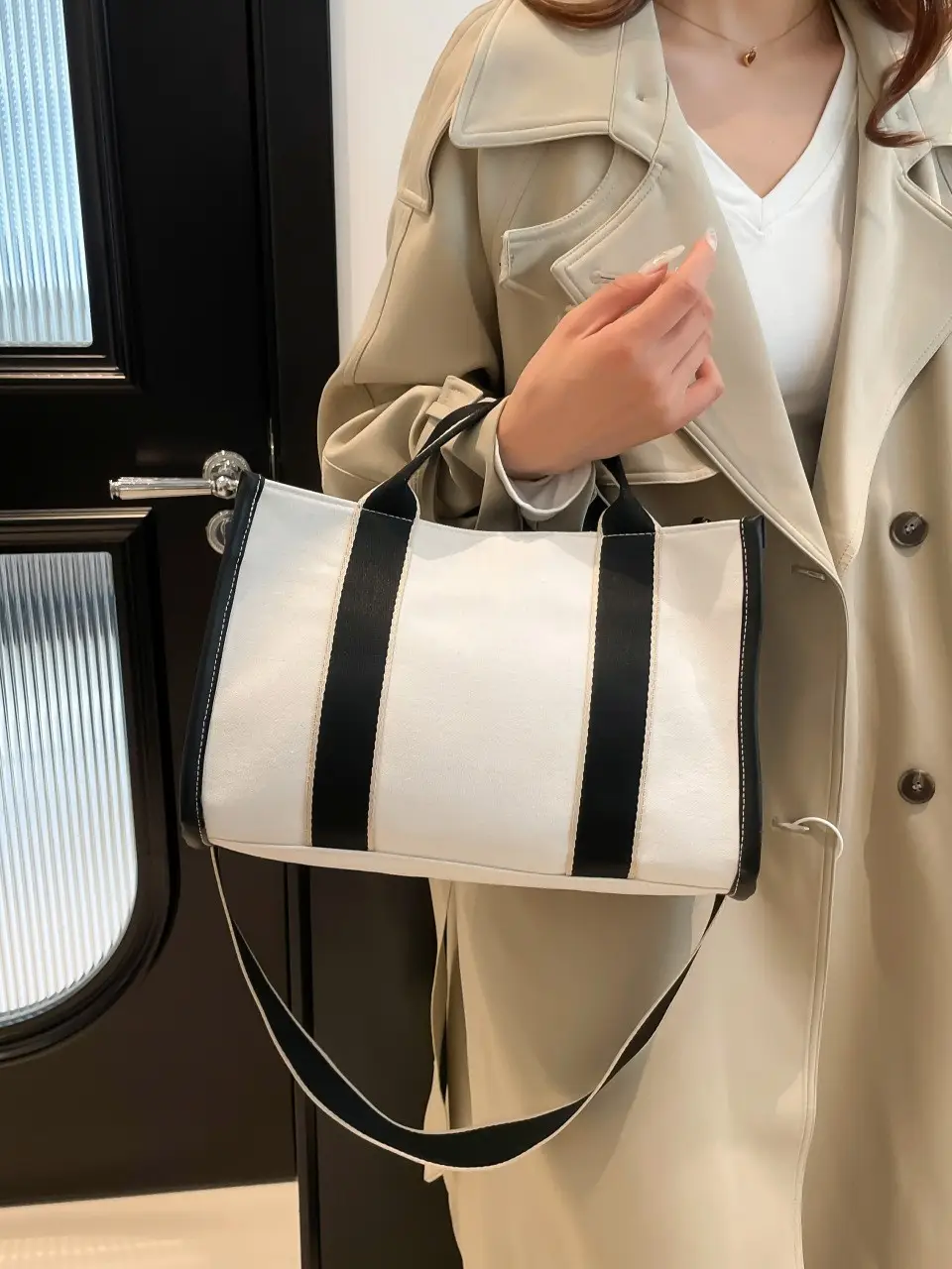 2024 Women's White Black Striped Shoulder Crossbody Bag - Image 7