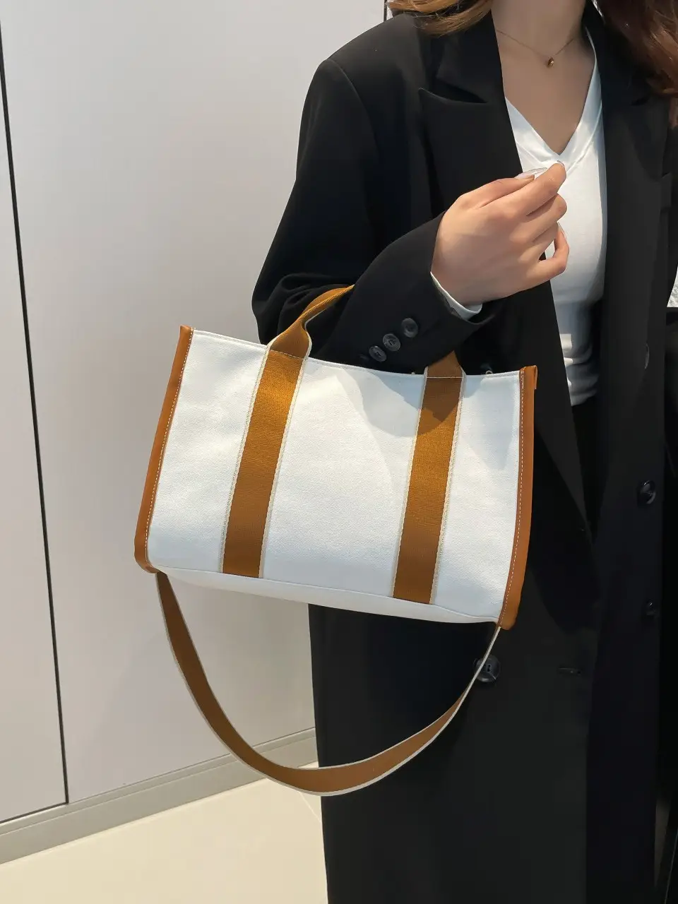2024 Women's White Black Striped Shoulder Crossbody Bag - Image 10