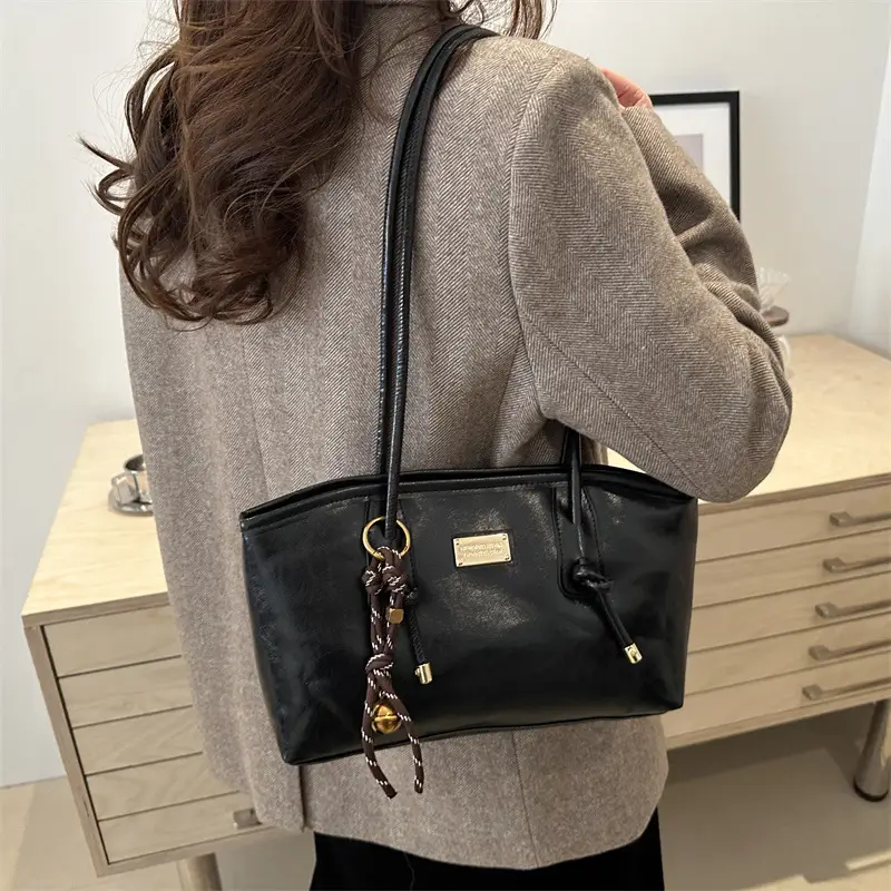 2024 Winter Women's Brown Leather Commuter Bag - Image 7
