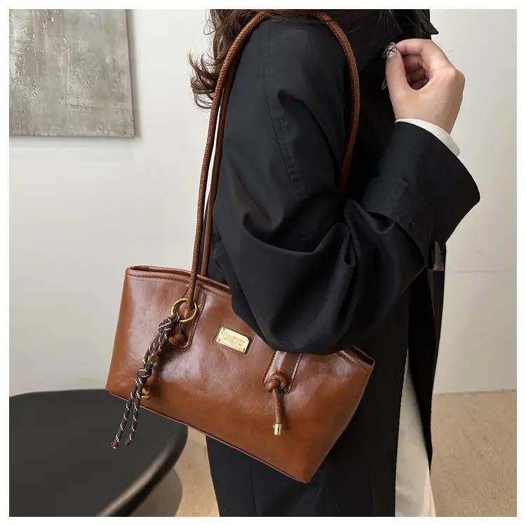 2024 Winter Women's Brown Leather Commuter Bag — feature 11