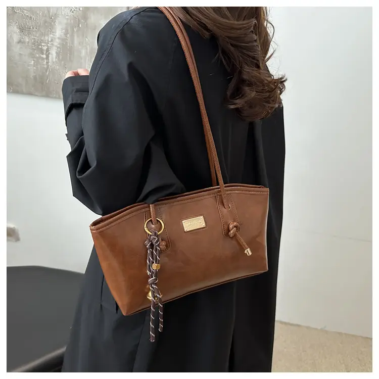 2024 Winter Women's Brown Leather Commuter Bag — feature 12