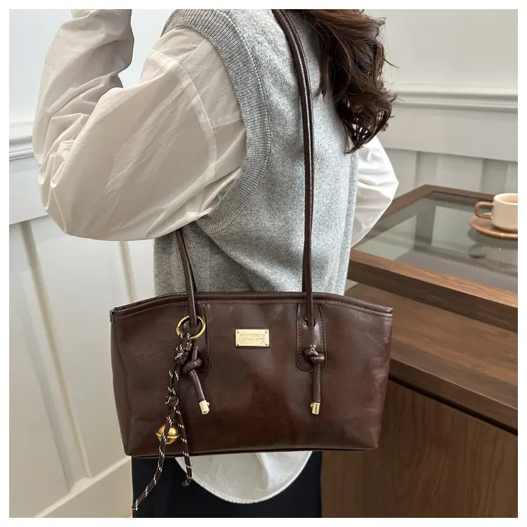 2024 Winter Women's Brown Leather Commuter Bag — feature 14
