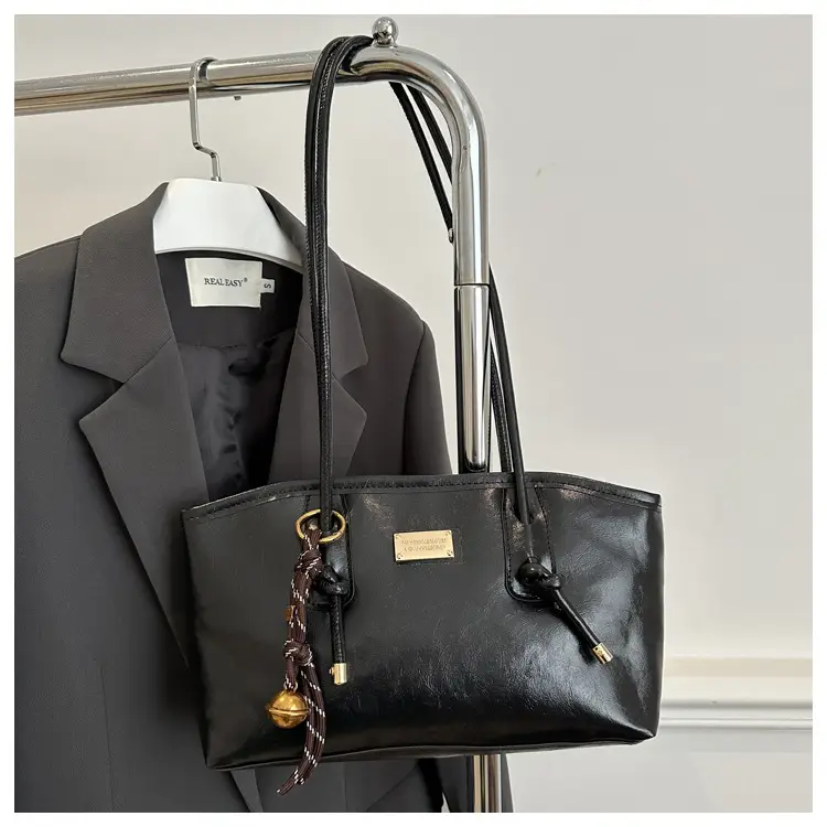 2024 Winter Women's Brown Leather Commuter Bag — feature 17