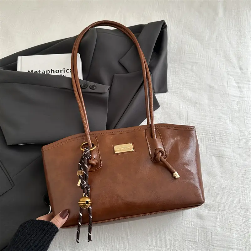 2024 Winter Women's Brown Leather Commuter Bag - Image 4