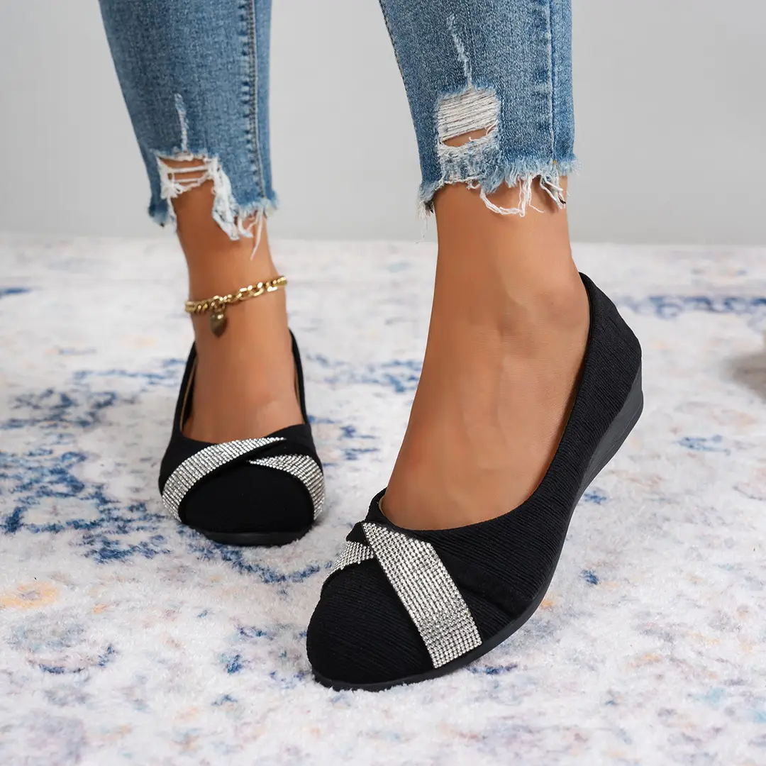 Round Head Flat 2025 New Arrival plus size Fashion Single Shoes Women's Rhinestone Shallow Mouth Slip-on Mom Shoes Casual Shoes — feature 2