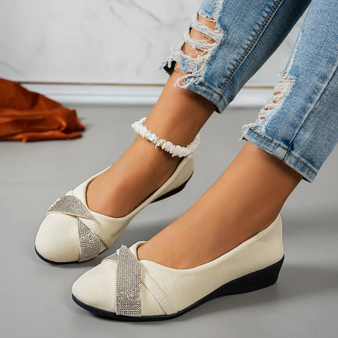Round Head Flat 2025 New Arrival plus size Fashion Single Shoes Women's Rhinestone Shallow Mouth Slip-on Mom Shoes Casual Shoes — feature 6