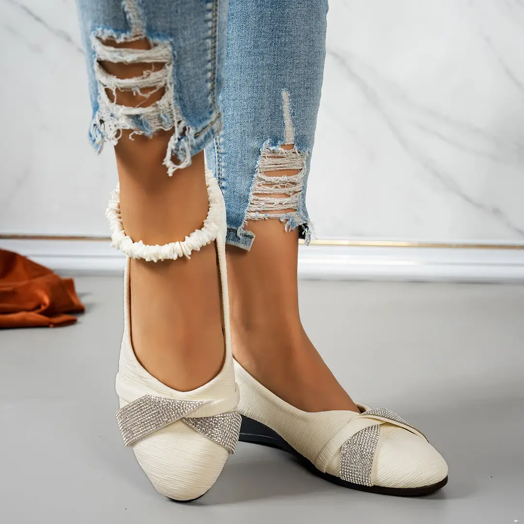 Round Head Flat 2025 New Arrival plus size Fashion Single Shoes Women's Rhinestone Shallow Mouth Slip-on Mom Shoes Casual Shoes — feature 7