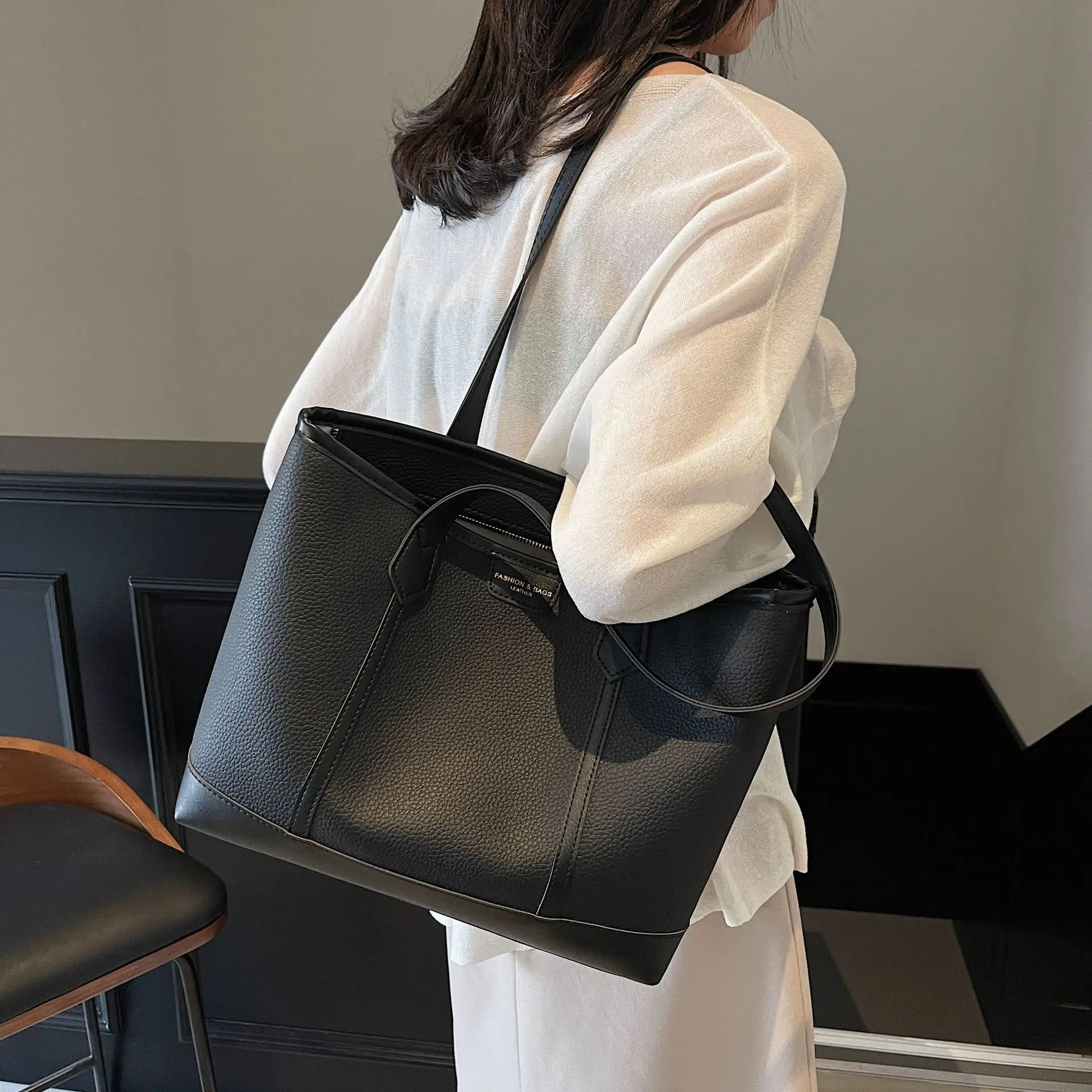 Women's Large Capacity Shoulder Bag Brown Leather Casual Tote - Image 6