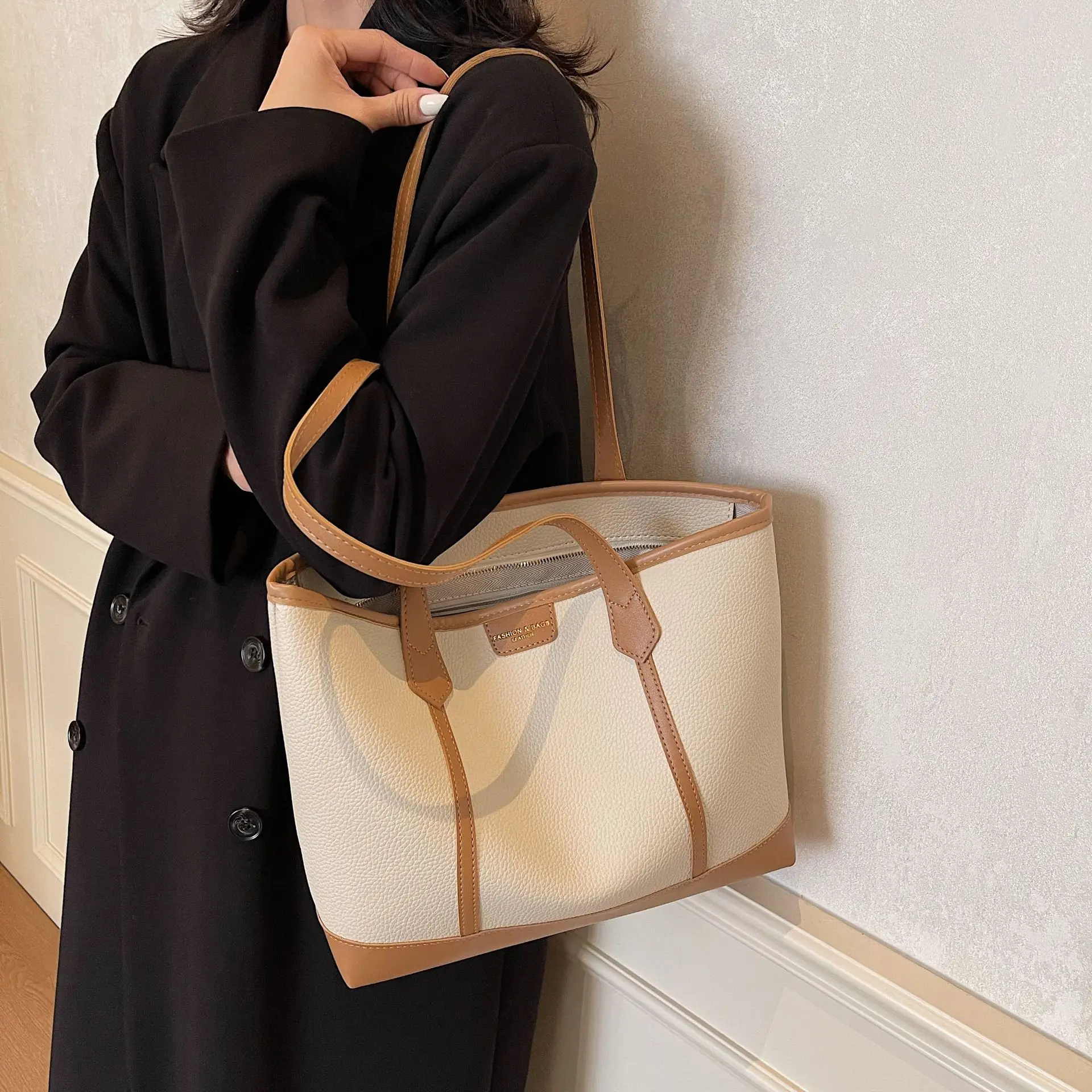 Women's Large Capacity Shoulder Bag Brown Leather Casual Tote - Image 7