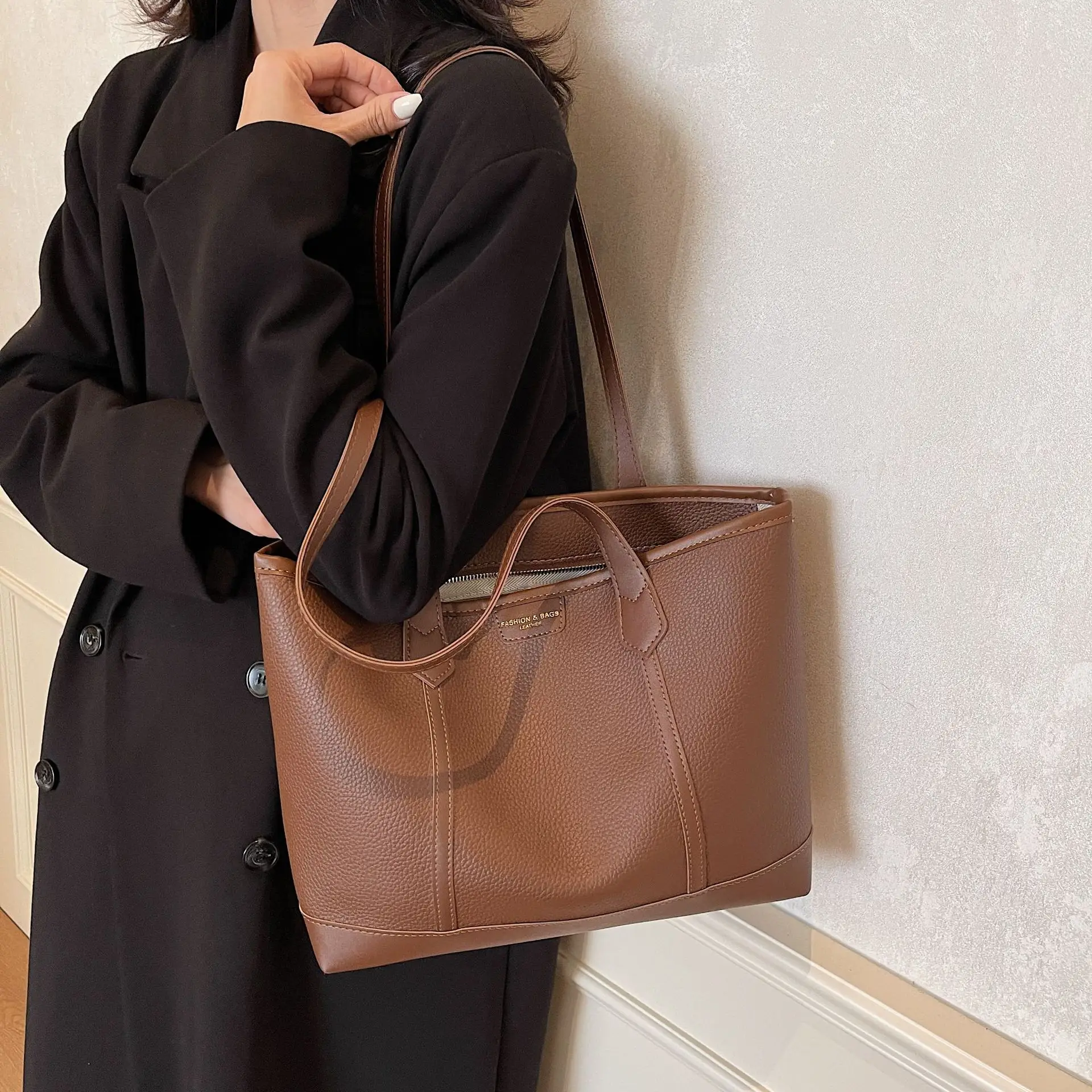 Women's Large Capacity Shoulder Bag Brown Leather Casual Tote - Image 8