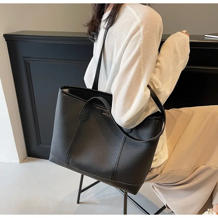 Women's Large Capacity Shoulder Bag Brown Leather Casual Tote — feature 15