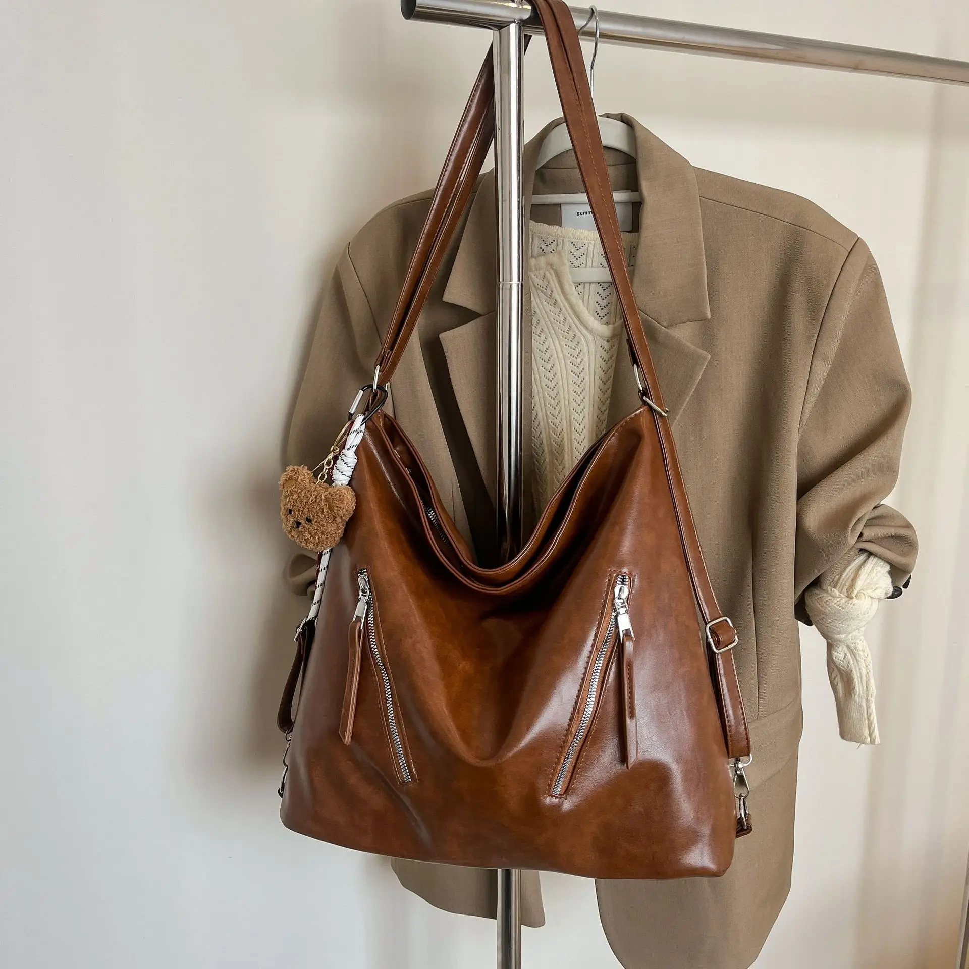 Vintage Brown Leather Shoulder Bag for Women - Image 2