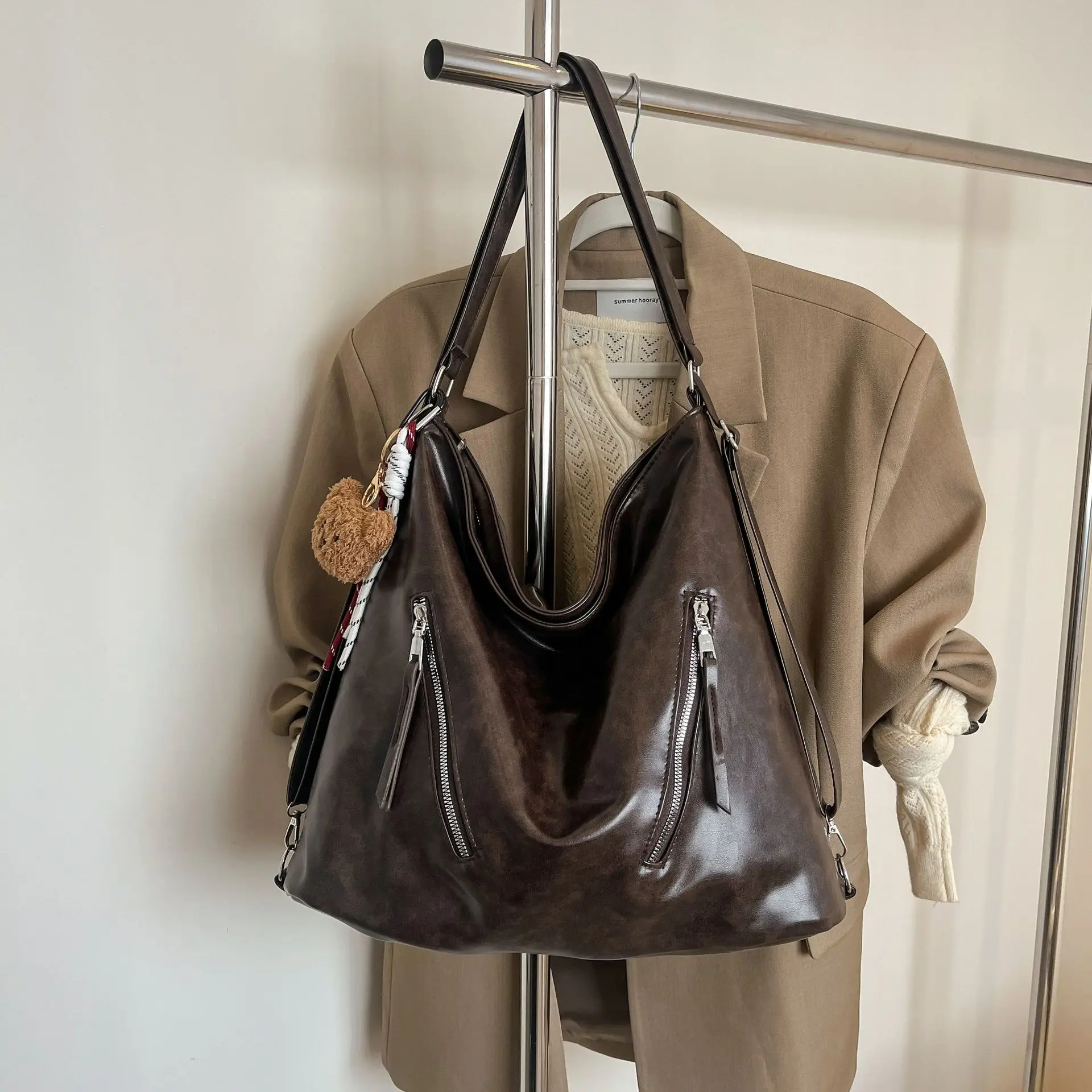 Vintage Brown Leather Shoulder Bag for Women - Image 3