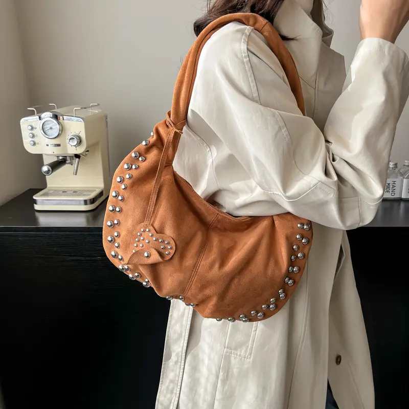 Women's Rivet Frosted Diagonal Shoulder Bag Brown