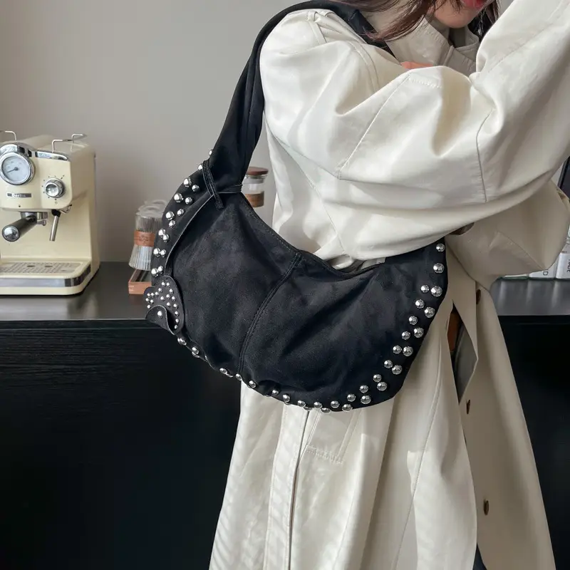 Women's Rivet Frosted Diagonal Shoulder Bag Brown