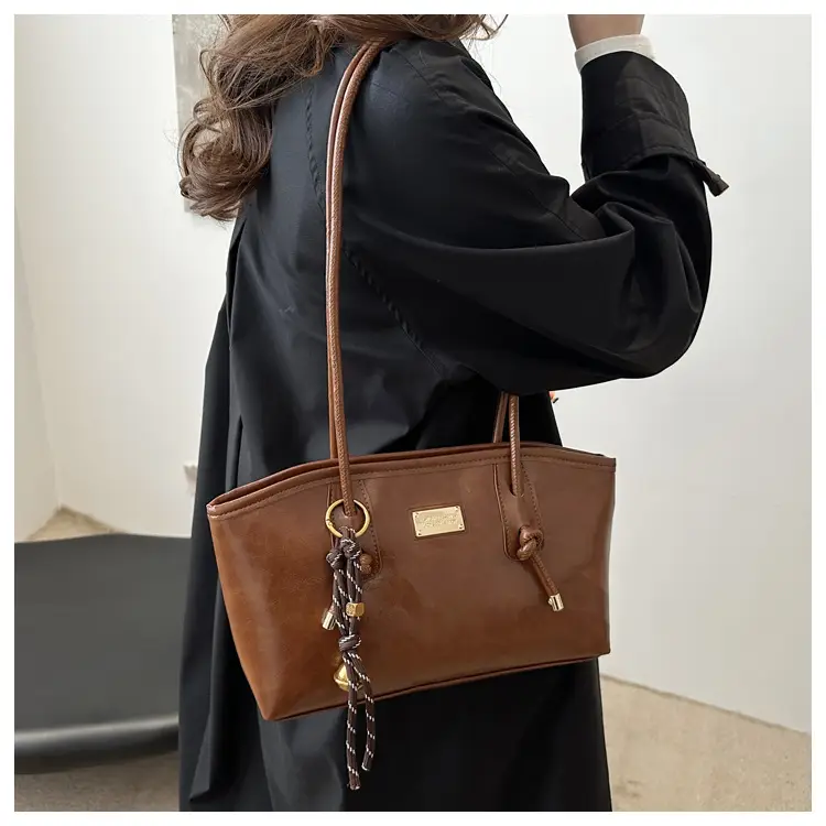 Women's Red Leather Shoulder Bag with Gold Plated Handle — feature 10