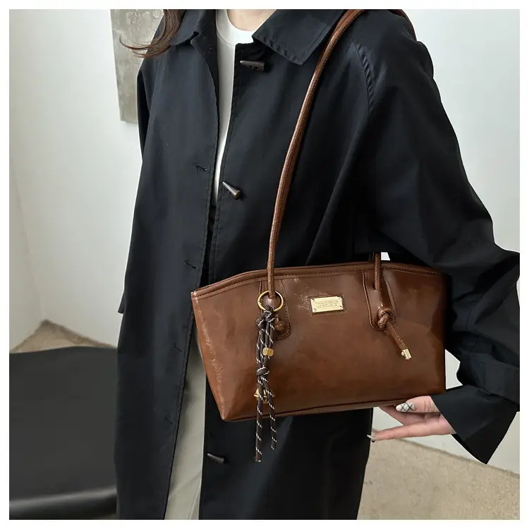 Women's Red Leather Shoulder Bag with Gold Plated Handle — feature 12