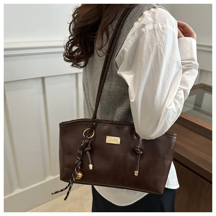 Women's Red Leather Shoulder Bag with Gold Plated Handle — feature 13