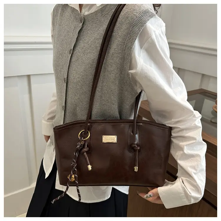 Women's Red Leather Shoulder Bag with Gold Plated Handle — feature 14