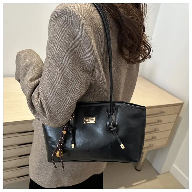 Women's Red Leather Shoulder Bag with Gold Plated Handle — feature 16