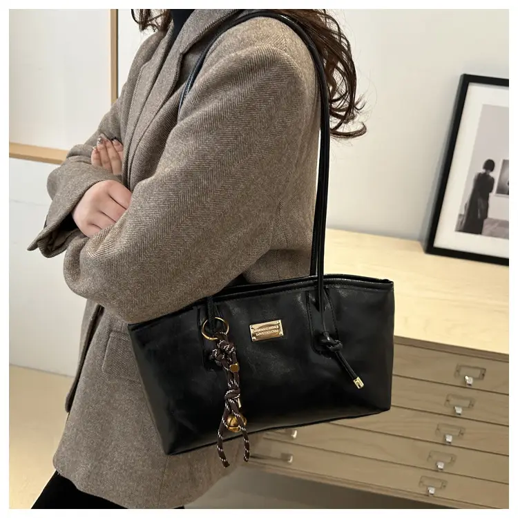 Women's Red Leather Shoulder Bag with Gold Plated Handle — feature 17