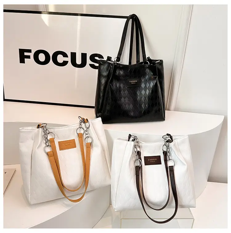 Large Capacity Black Textured Shoulder Bag for Women - Image 4