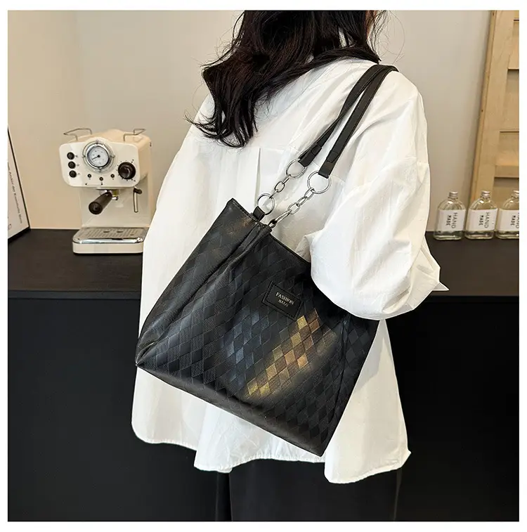 Large Capacity Black Textured Shoulder Bag for Women — feature 19