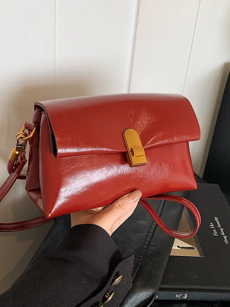 Red Vintage Ladies Shoulder Bag with Gold Plated Clasp - Image 7