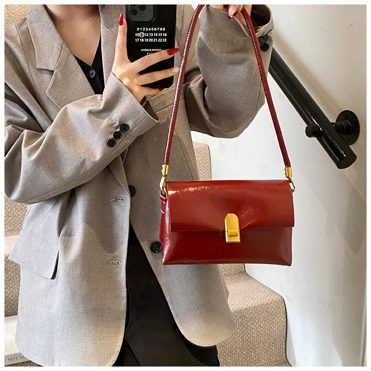 Red Vintage Ladies Shoulder Bag with Gold Plated Clasp — feature 31
