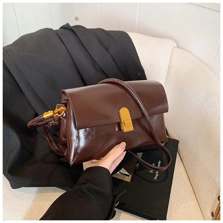 Red Vintage Ladies Shoulder Bag with Gold Plated Clasp — feature 34
