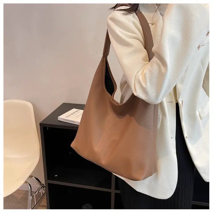 Brown Leather Shoulder Bag Large Capacity Women — feature 11