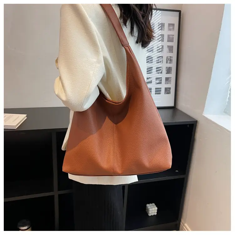 Brown Leather Shoulder Bag Large Capacity Women — feature 12