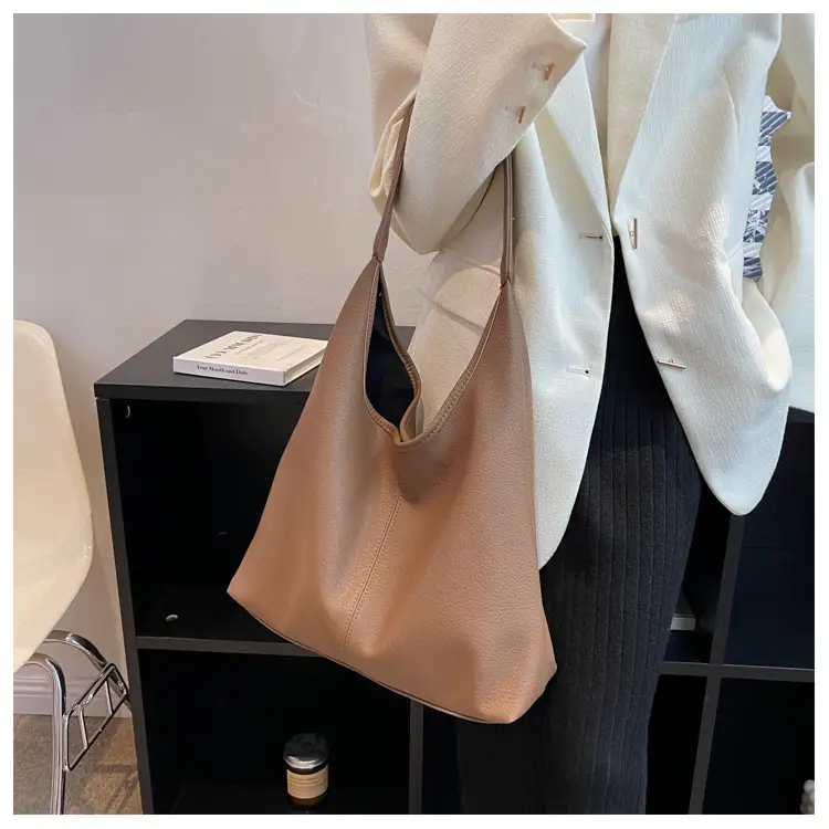 Brown Leather Shoulder Bag Large Capacity Women — feature 13