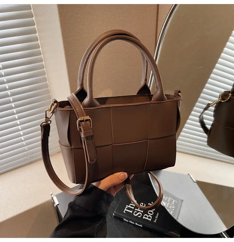 Black Woven Retro Handheld Bucket Bag for Women — feature 18