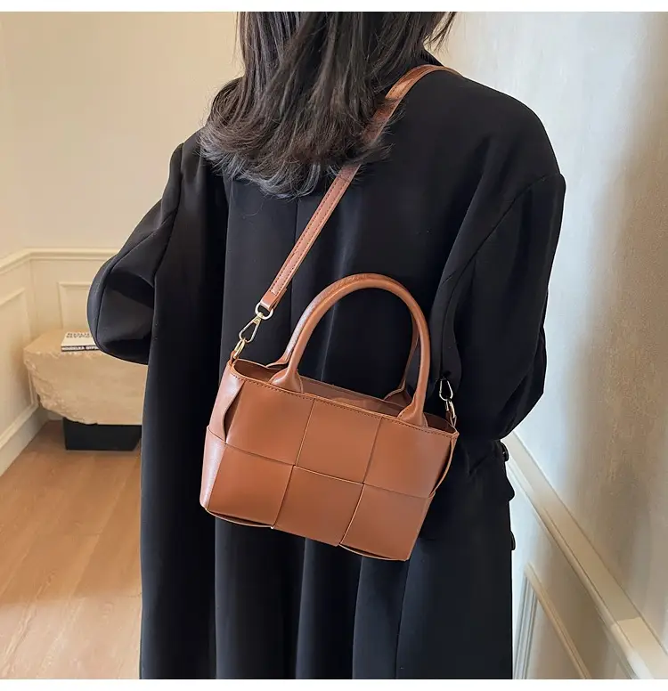 Black Woven Retro Handheld Bucket Bag for Women — feature 21