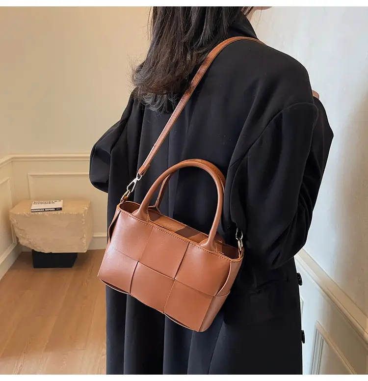 Black Woven Retro Handheld Bucket Bag for Women — feature 22