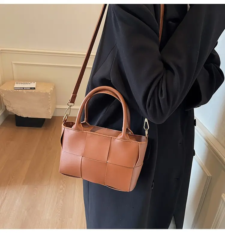 Black Woven Retro Handheld Bucket Bag for Women — feature 23