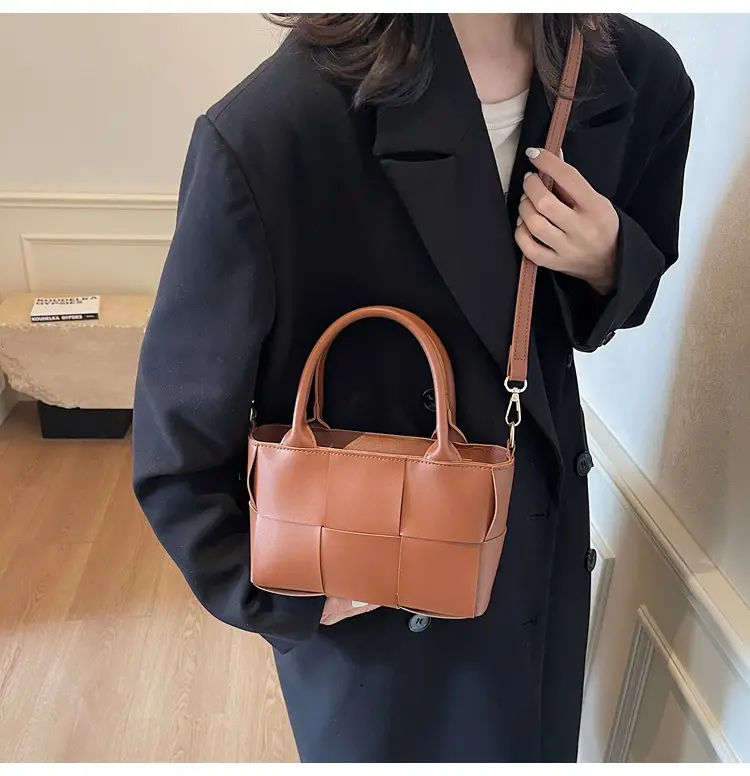 Black Woven Retro Handheld Bucket Bag for Women — feature 24