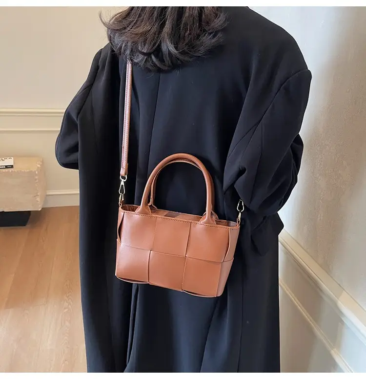 Black Woven Retro Handheld Bucket Bag for Women — feature 27