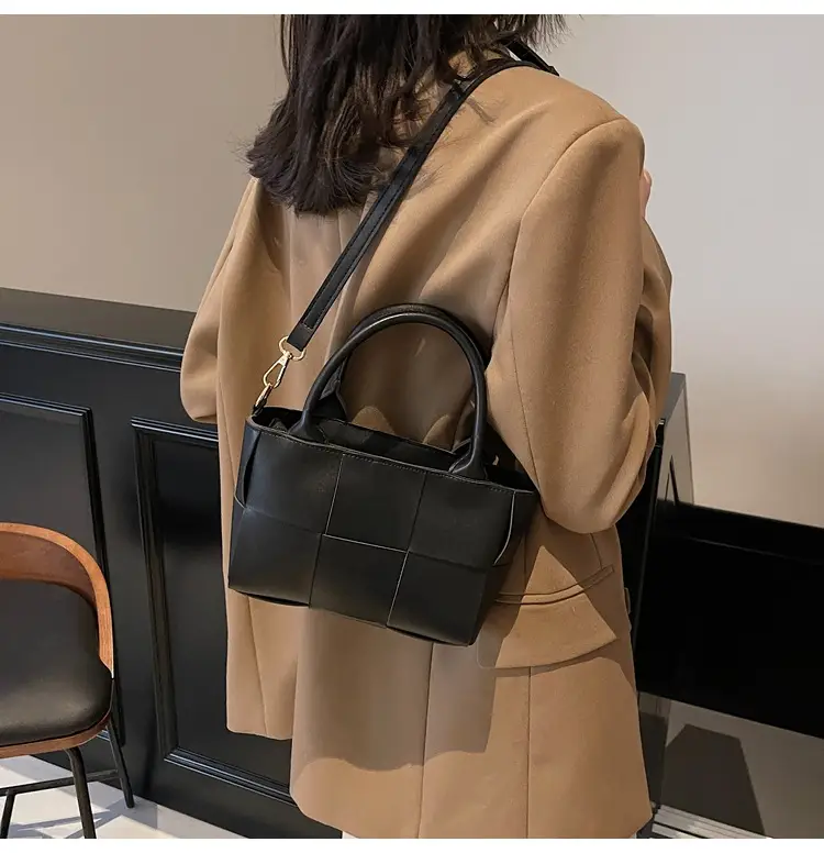 Black Woven Retro Handheld Bucket Bag for Women — feature 28