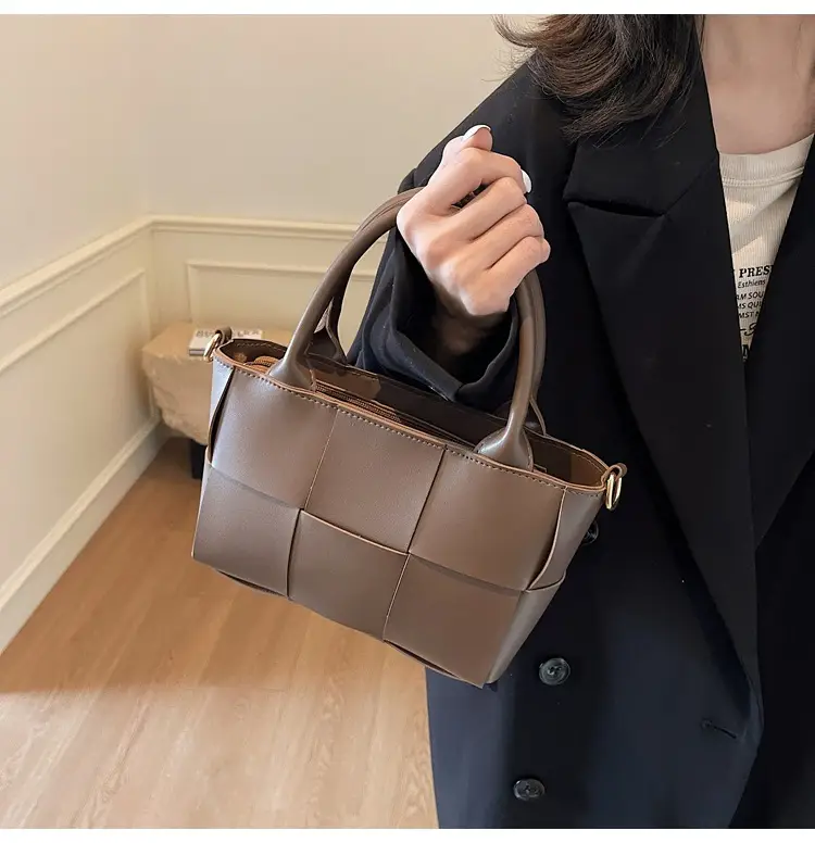 Black Woven Retro Handheld Bucket Bag for Women — feature 31