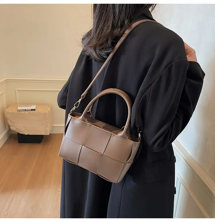 Black Woven Retro Handheld Bucket Bag for Women — feature 32